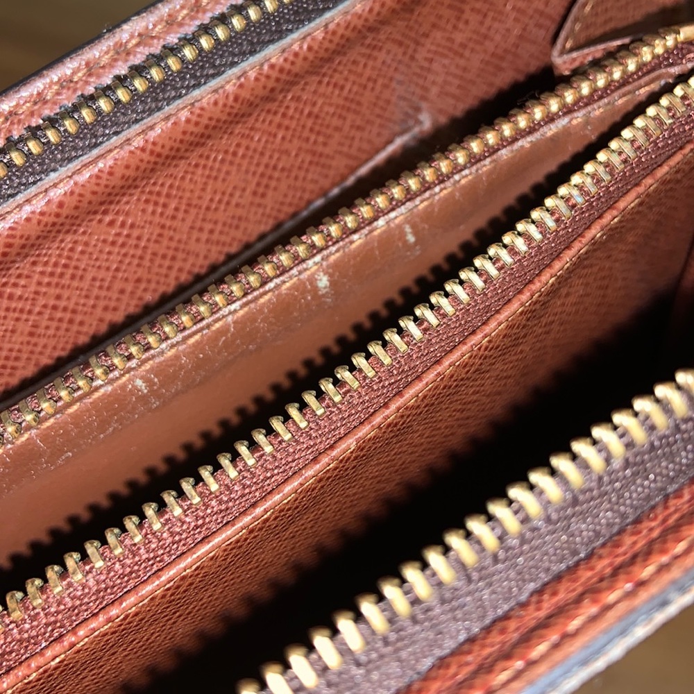 Authentic Louis Vuitton
Monogram Porte-Monnaie Zippy Wallet - Picture 10 of 16